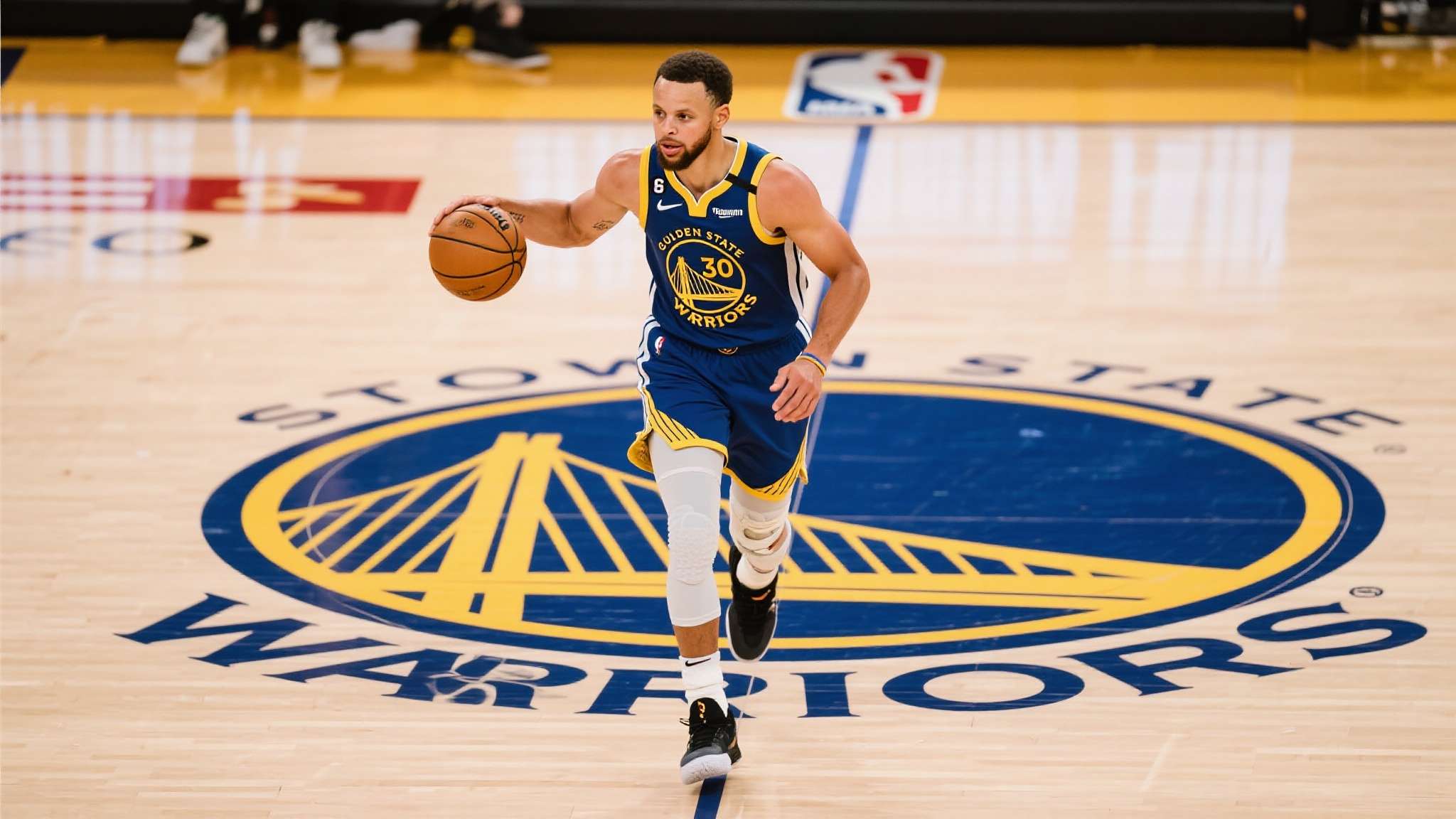 美媒评NBA现役十大控卫:哈登第8,库里第5,第1实至名归 美媒评NBA现役十大控卫:哈登第8,库里第5,第1实至名归